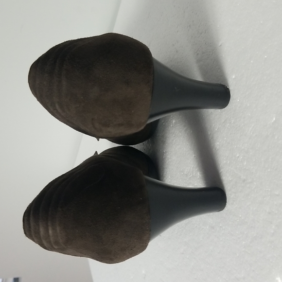 CLARKS ARTISAN BROWN SUEDE PUMPS - Picture 3 of 8